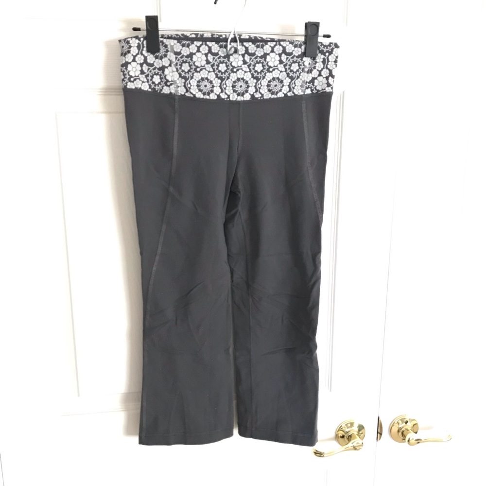 Lululemon Gather & Crow crop